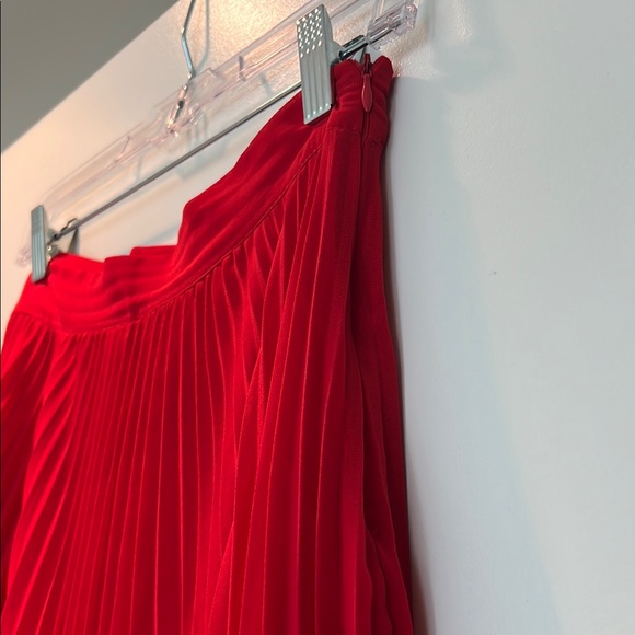Kookai Elegant Red Pleated Skirt - Picture 3 of 4